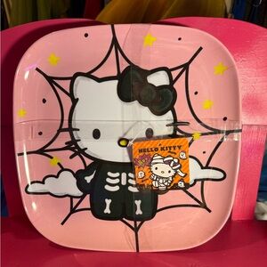 4 “ Hello Kitty” Halloween Plates!